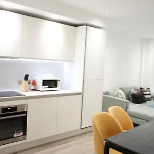 Apartment Luxury Flat In Royal Wharf, London