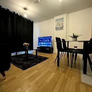 Apartment Two Bedrooms Flat In Stratford, London
